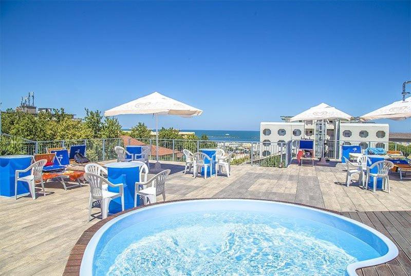 Hotel Leonardo 切塞纳蒂科 外观 照片