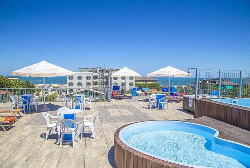 Hotel Leonardo 切塞纳蒂科 外观 照片