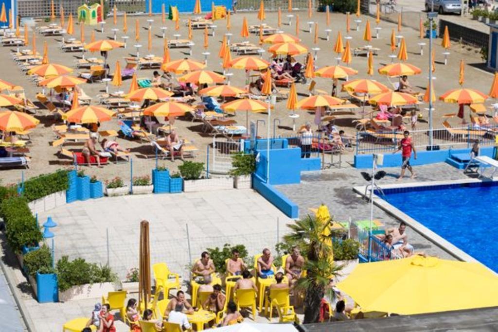 Hotel Leonardo 切塞纳蒂科 外观 照片