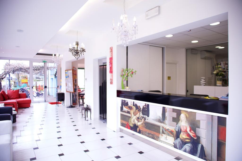 Hotel Leonardo 切塞纳蒂科 外观 照片