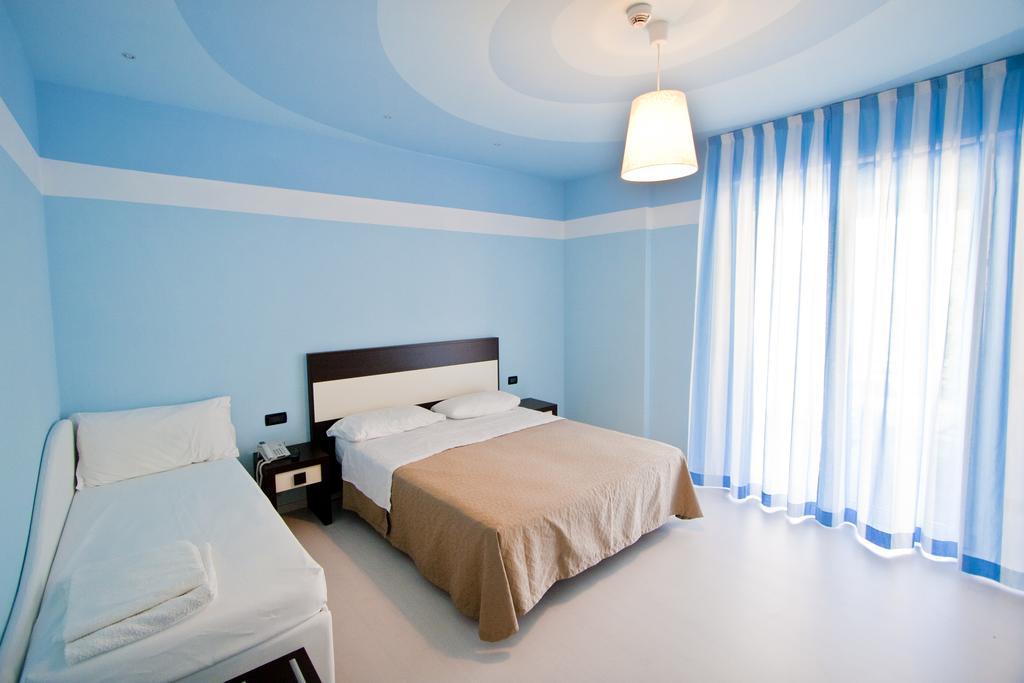 Hotel Leonardo 切塞纳蒂科 外观 照片