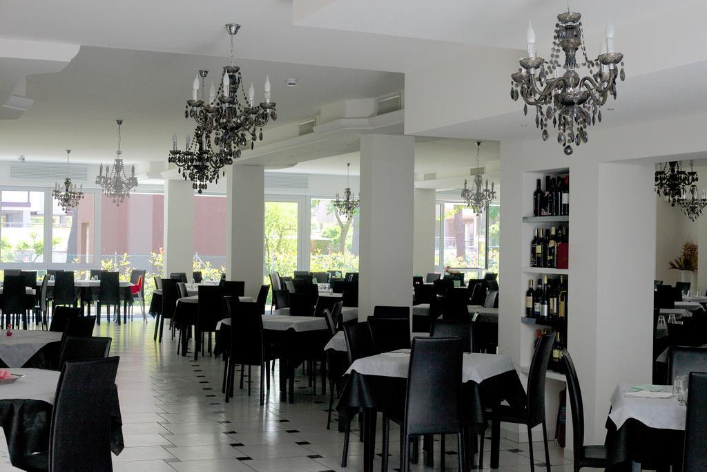 Hotel Leonardo 切塞纳蒂科 外观 照片